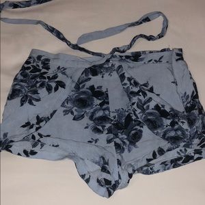 Kendal and Kylie flowy and comfy shorts